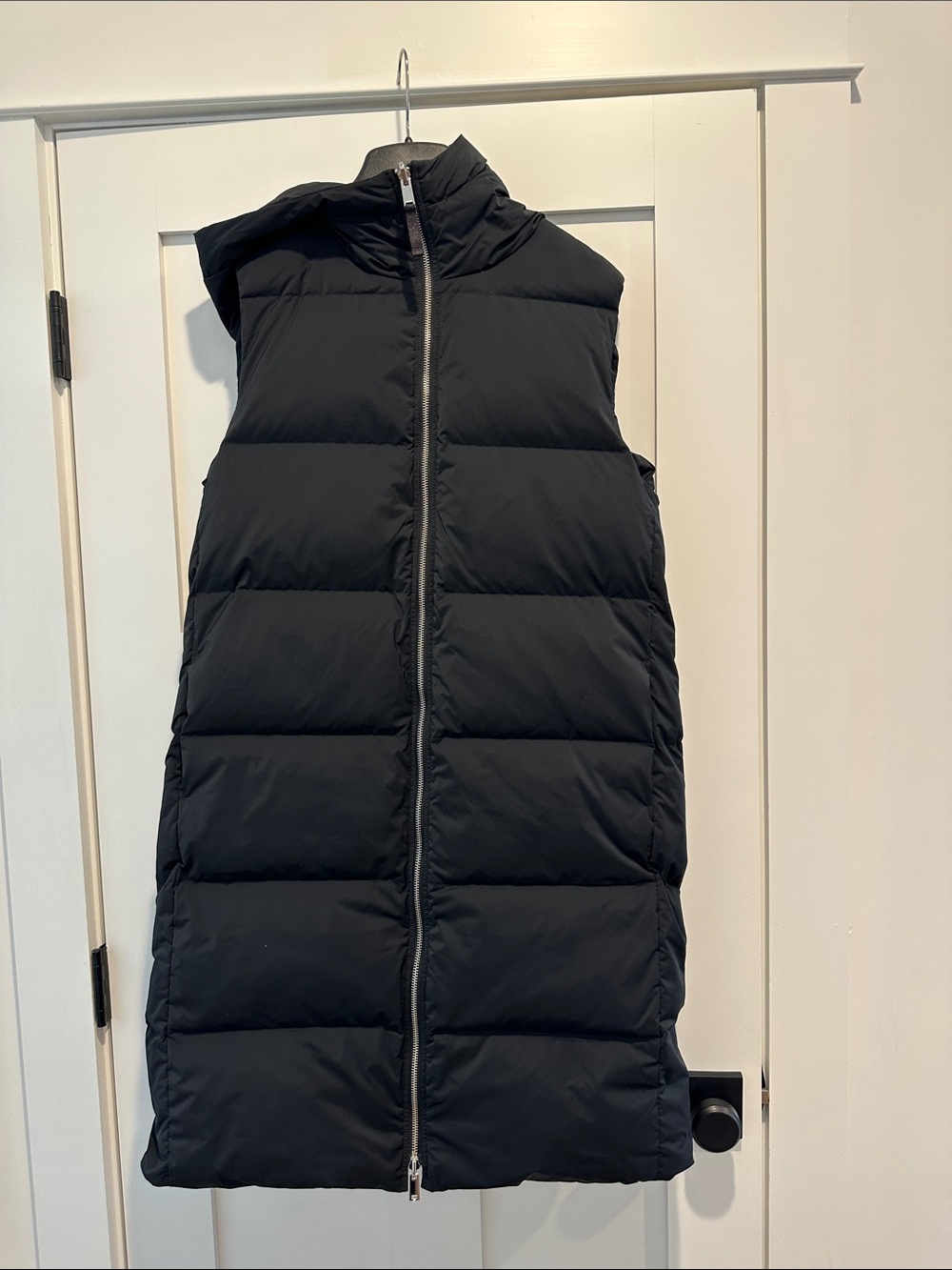 NWT Theory Reversible Puffer Vest in City Poly, Black Size Small